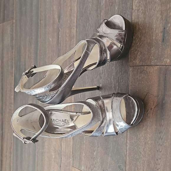 Michael Kors Pewter Platform Heels Size 6 1/2 - Picture 1 of 6